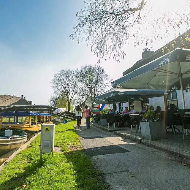 Rondvaren door Giethoorn